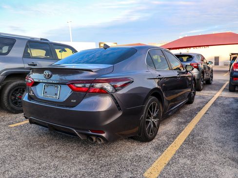 Used 2021 Toyota Camry SE image 7
