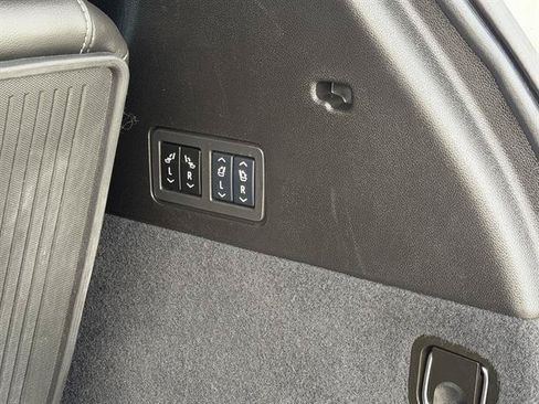 Used 2024 Cadillac XT6 Premium Luxury AWD/4WD image 6