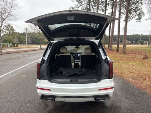 Used 2025 Cadillac XT6 Sport w/ Technology Package image 18