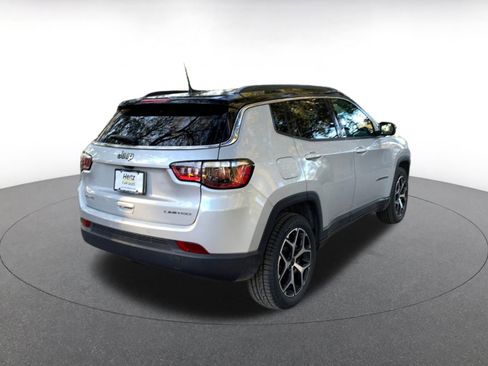 Used 2025 Jeep Compass Limited image 7