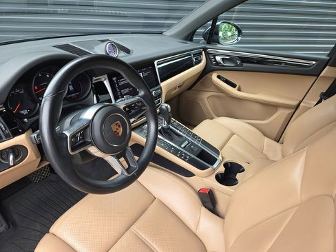 Certified 2021 Porsche Macan AWD/4WD image 4