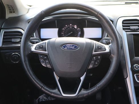 Used 2017 Ford Fusion SE w/ Equipment Group 201A image 18