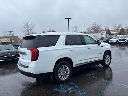 Used 2024 GMC Yukon SLT w/ SLT Luxury Package image 6