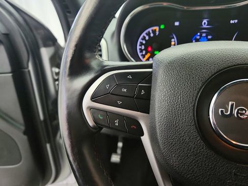 Used 2018 Jeep Grand Cherokee Altitude image 21