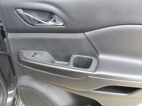 Used 2018 GMC Acadia SLT image 23