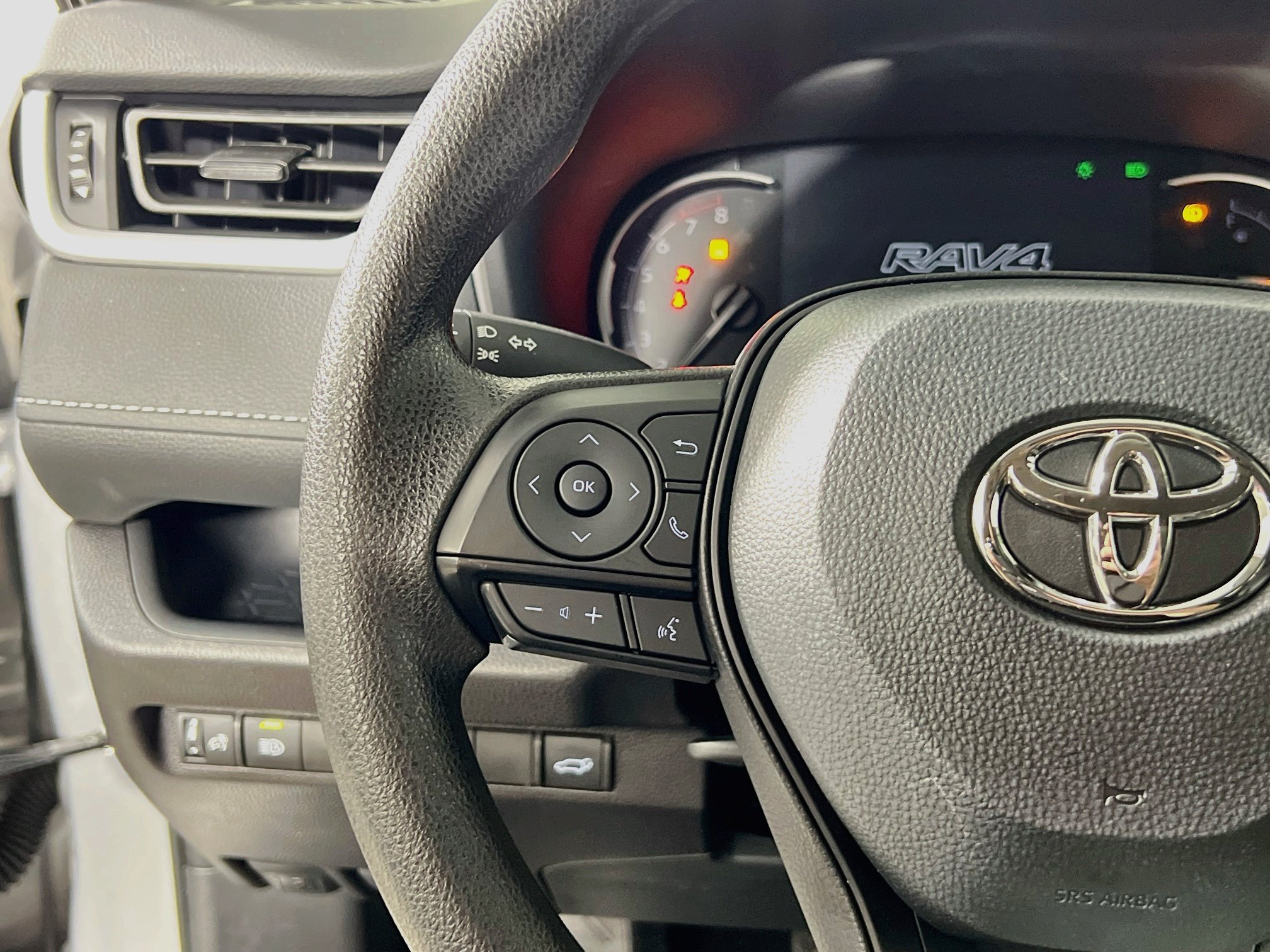 Used 2025 Toyota RAV4 XLE w/ Convenience Package FWD image 19