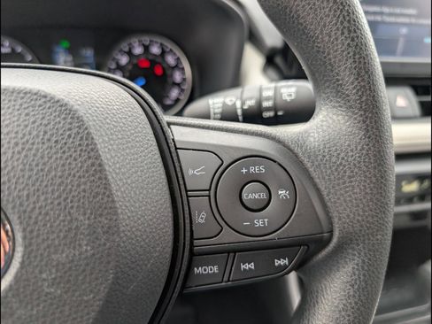 Used 2022 Toyota RAV4 XLE image 12