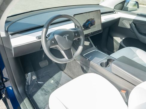 Used 2023 Tesla Model Y Long Range AWD/4WD image 11