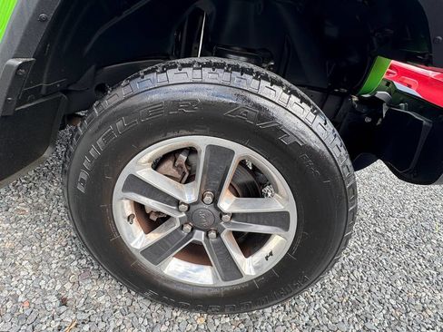 Used 2018 Jeep Wrangler Unlimited Sahara AWD/4WD image 29