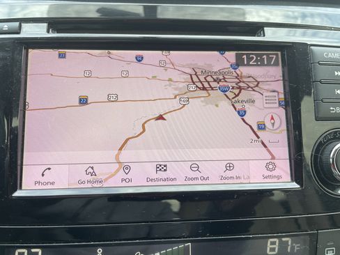 Used 2018 Nissan Rogue SV w/ Premium Package image 13