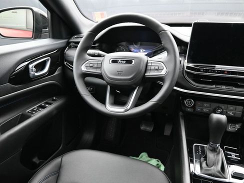 New 2026 Jeep Compass Latitude image 12