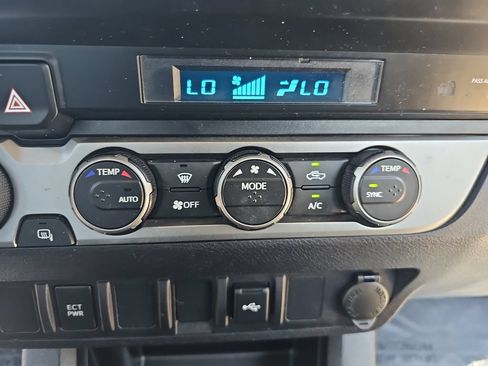 Used 2022 Toyota Tacoma SR AWD/4WD image 21