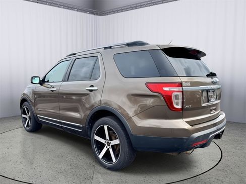 Used 2015 Ford Explorer XLT image 10