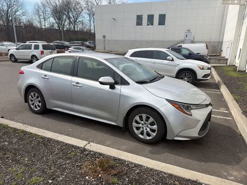 Used 2022 Toyota Corolla LE w/ Carpet Mat Package (TMS) image 22
