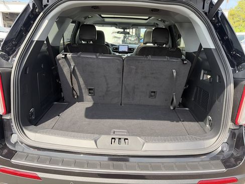 Used 2024 Ford Explorer XLT w/ Equipment Group 202A AWD/4WD image 34