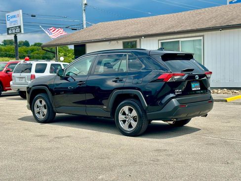 Used 2022 Toyota RAV4 LE AWD/4WD image 5
