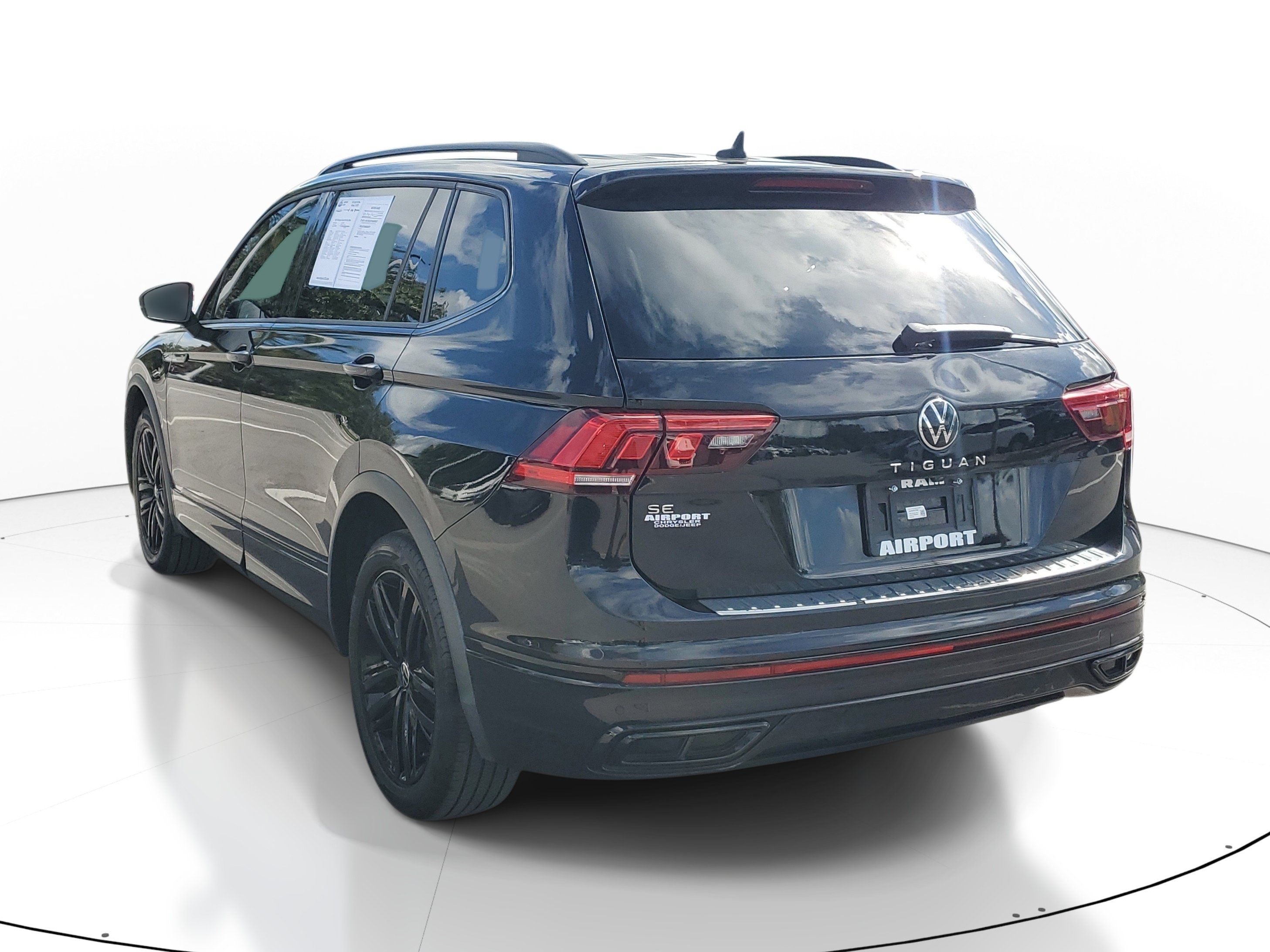 Used 2022 Volkswagen Tiguan SE R-Line FWD image 5