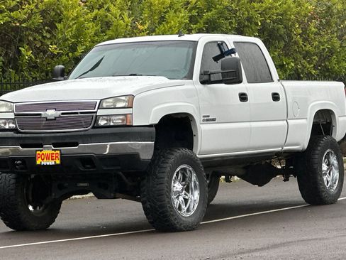 Used 2006 Chevrolet Silverado 2500 LT w/ Heavy-Duty Power Package image 8