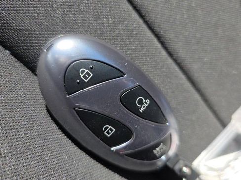 Certified 2025 Hyundai Elantra SEL image 31