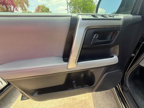 Used 2011 Toyota 4Runner SR5 AWD/4WD image 12