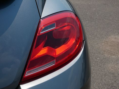 Used 2014 Volkswagen Beetle 1.8T FWD image 17