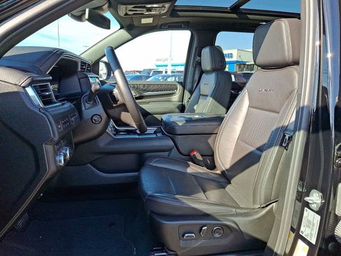 Used 2024 GMC Yukon XL Denali image 25