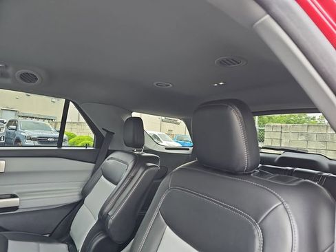 Used 2023 Ford Explorer XLT w/ Equipment Group 202A RWD image 15