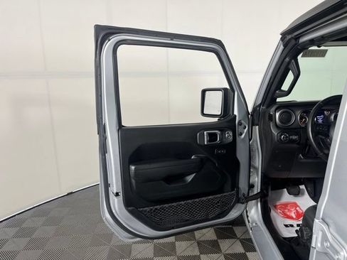 Used 2022 Jeep Gladiator Sport AWD/4WD image 12