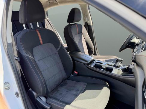 Used 2020 Nissan Sentra SR w/ Electronics Package FWD image 12
