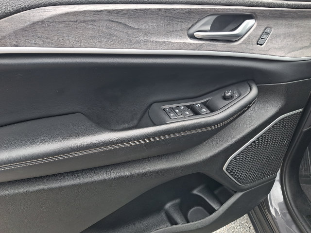 Used 2022 Jeep Grand Cherokee Limited AWD/4WD image 13