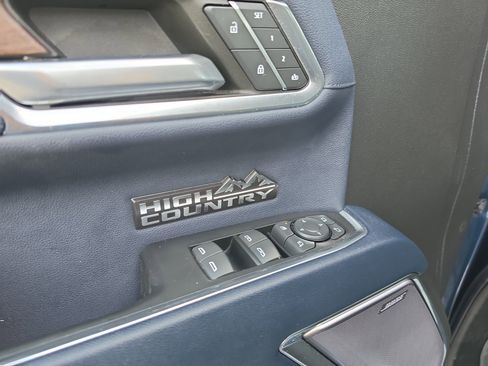 Used 2023 Chevrolet Silverado 1500 High Country w/ High Country Premium Package AWD/4WD image 17