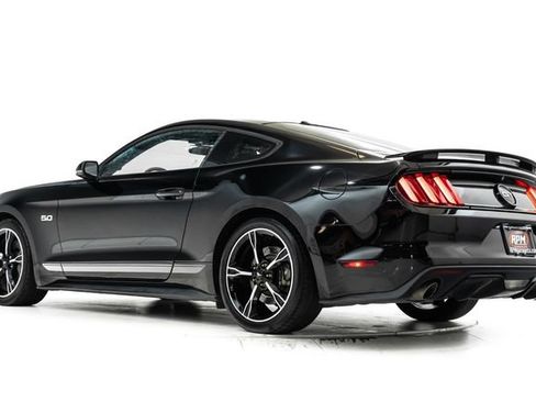 Used 2017 Ford Mustang GT Premium w/ Equipment Group 401A RWD image 10