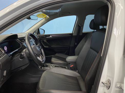 Used 2024 Volkswagen Tiguan SE image 9