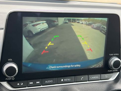 Used 2025 Nissan Sentra SV FWD image 21