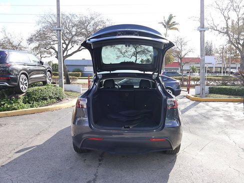 Used 2024 Tesla Model Y Long Range image 19