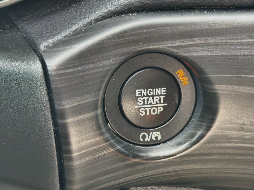 Used 2021 Jeep Grand Cherokee Laredo RWD image 35