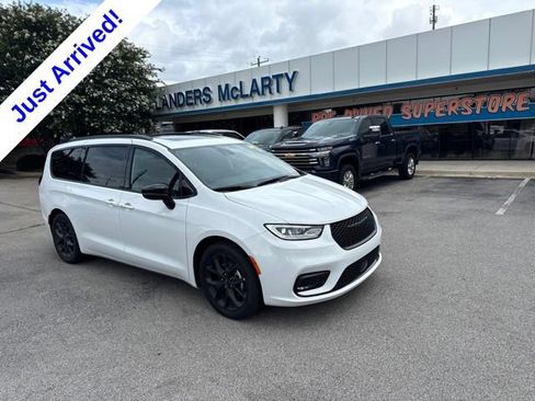 Used 2024 Chrysler Pacifica Touring-L w/ S Appearance Package FWD image 1