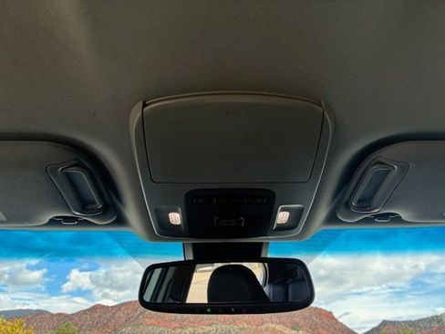 Used 2019 Toyota Camry XSE image 16