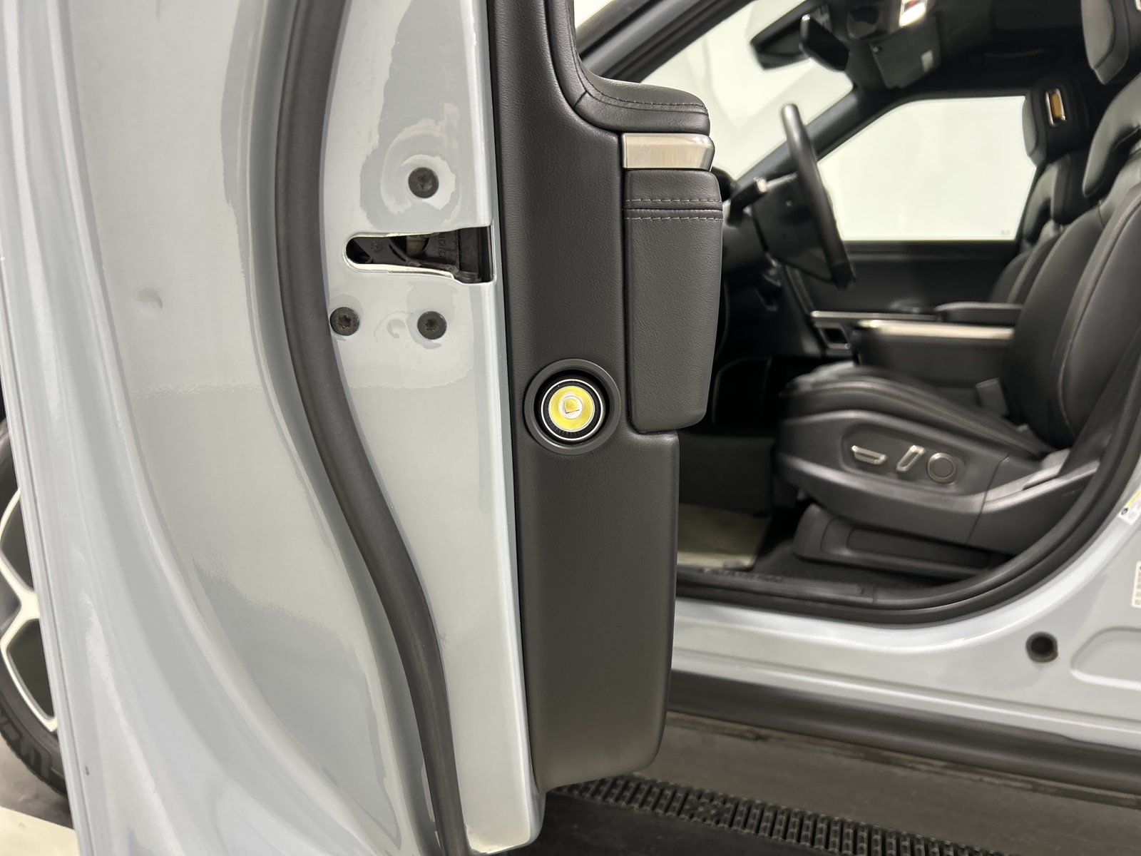 Used 2023 Rivian R1T Adventure Dual AWD/4WD image 30