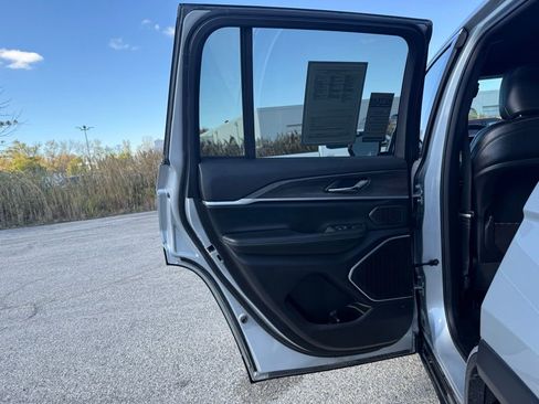 Used 2024 Jeep Grand Cherokee Limited 4xe image 31