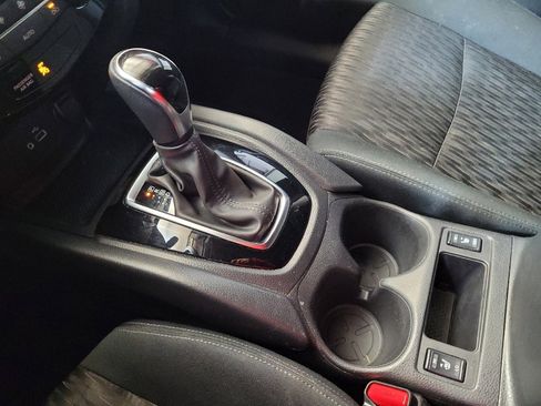 Used 2018 Nissan Rogue SV FWD image 26