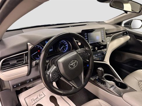 Used 2023 Toyota Camry SE image 9