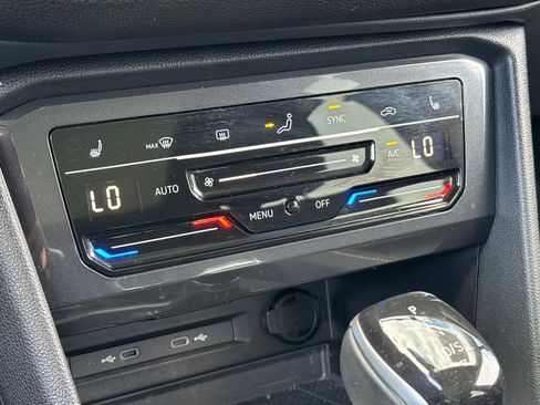 Used 2024 Volkswagen Tiguan SE image 19