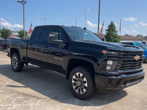 Used 2024 Chevrolet Silverado 2500 Custom w/ Custom Value Package AWD/4WD image 3