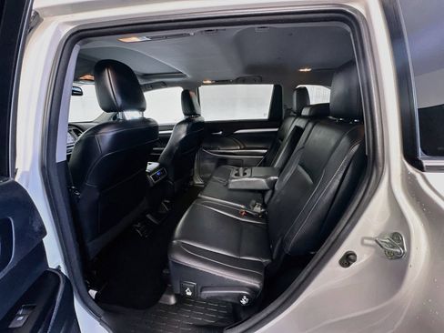 Used 2016 Toyota Highlander XLE AWD/4WD image 25