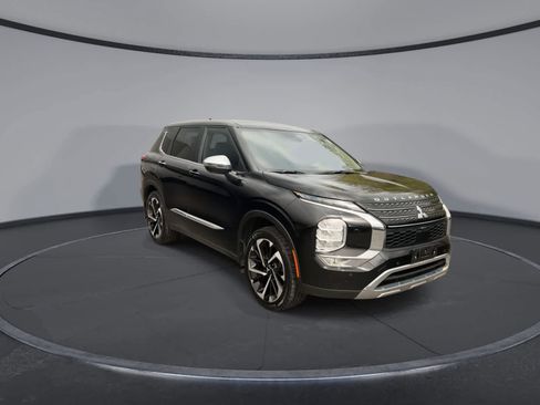 Used 2022 Mitsubishi Outlander SE AWD/4WD image 2