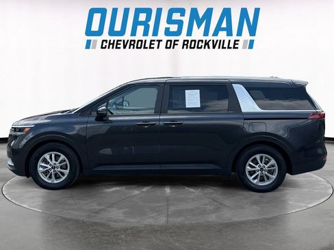 Used 2024 Kia Carnival LX FWD image 3