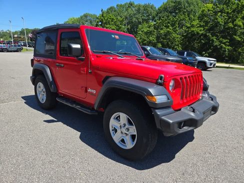 Used 2019 Jeep Wrangler Sport AWD/4WD image 2