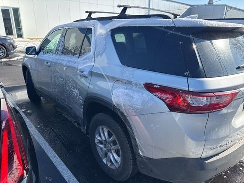 Used 2020 Chevrolet Traverse LT w/ Driver Confidence II Package image 4
