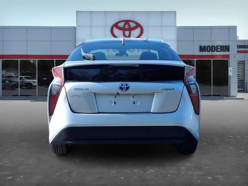 Used 2017 Toyota Prius Four image 5